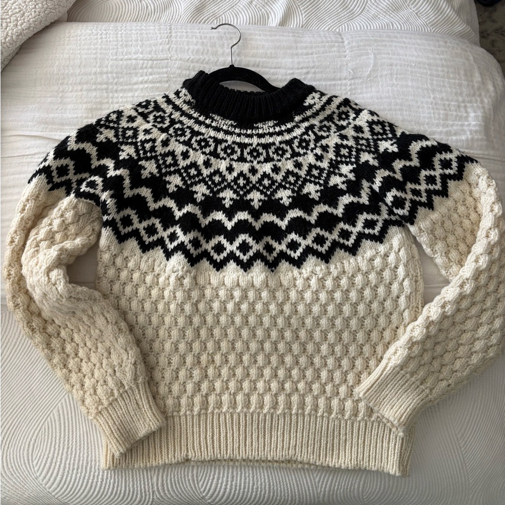 H&M Cozy Black and Cream Patterned Sweater